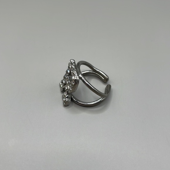 VINTAGE Crystal “R” Ring - Picture 4 of 6
